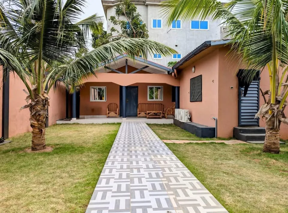 Villa — photo 1